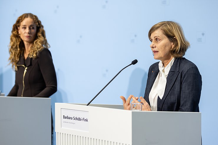 © Land Tirol/Steinlechner LRin Schöbi-Fink am Redepult