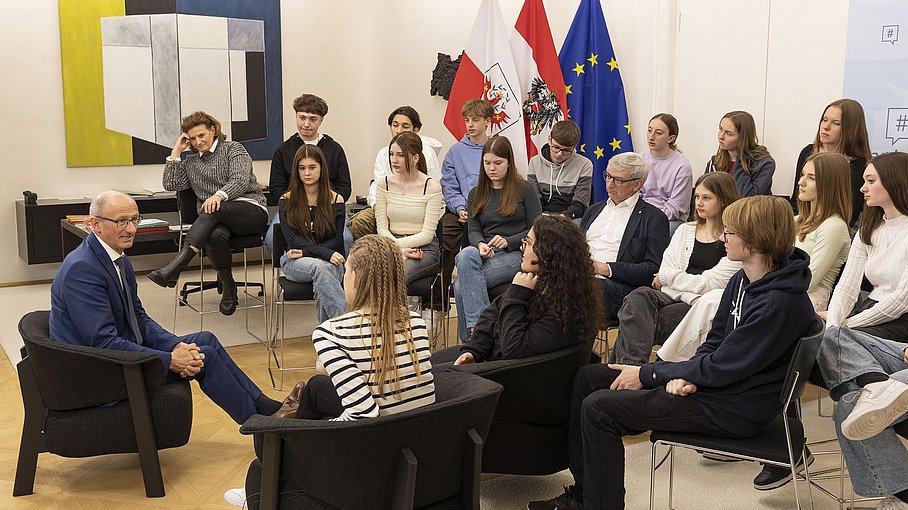 © Land Tirol/Die Fotografen "Frag den LH" im April
