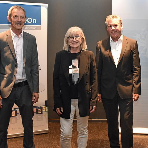 LRin Beate Palfrader mit dem Leiter des Medienzentrums Tirol Michael Kern und dem Leiter des Tiroler Bildungsinstituts Franz Jenewein