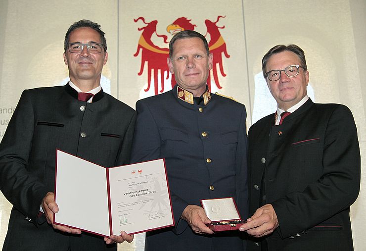 Oberst Markus Widmann wurde für seine Verdienste um die Sicherheit im Straßenverkehr als Leiter der Landesverkehrsabteilung Tirol ausgezeichnet.
