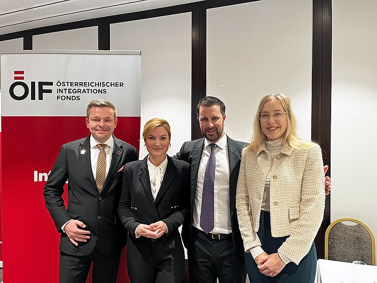 Gruppenfoto bei der Karriereplattform mit Dornauer, Thiedemann, Ivkic und Hildner