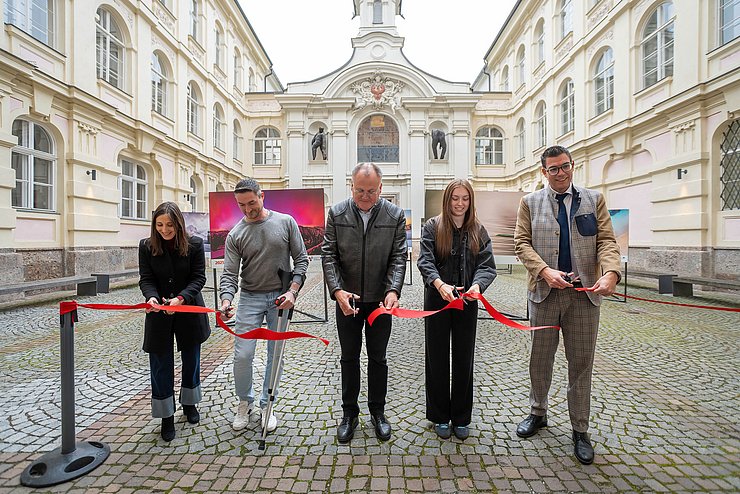 Eröffnung der Euregio-Wanderausstellung mit Euregio-Generalsekretär Matthias Fink (re.).
