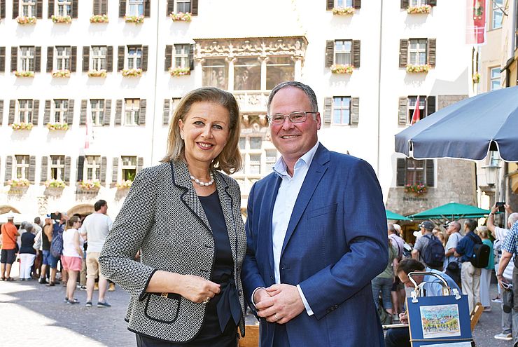 Wirtschaftslandesrätin Patrizia Zoller-Frischauf und CMI-Direktor Christian Mayerhofer freuen sich auf die Ballsaison 2020.