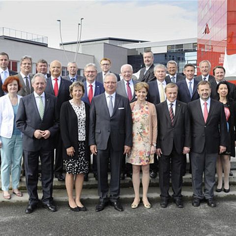 Gruppenfoto der LandtagspräsidentInnen und LandtagsdirektorInnen