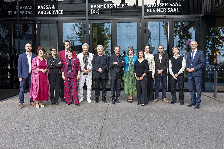 Gruppenfoto mit den ausgezeichneten Künstlerinnen und Künstlern.