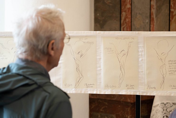 Das audiovisuelle Kunstprojekt "Kreuzweg" von Oswald Kollreider ist ab heute in der Georgskapelle zu erleben.