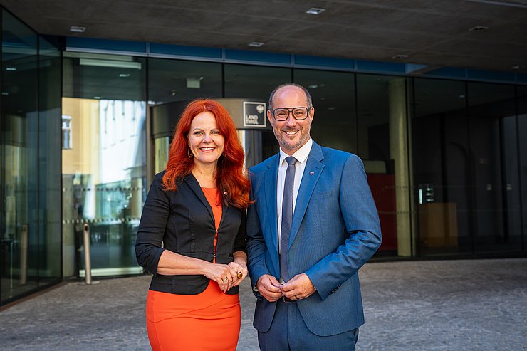© Land Tirol/Fitsch Landesrätin Hagele neben Landesrat Gerber.