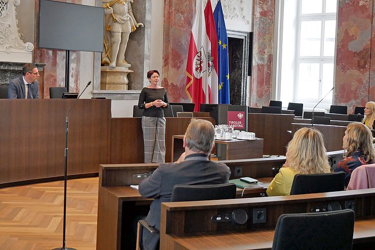 LTPin Sonja Ledl-Rossmann hieß die MandatarInnen im Tiroler Landtag willkommen.