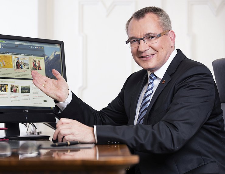 Landesrat Johannes Tratter: „Die ‚Demographischen Daten Tirol‘ sind eine wertvolle Arbeitsgrundlage für Politik und Verwaltung." 