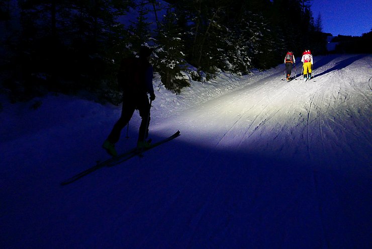 Pistentouren – auch am Abend – erfreuen sich in Tirol zunehmender Beliebtheit. 