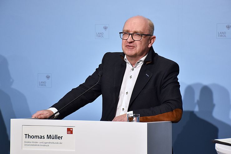 Thomas Müller am Podium bei der Pressekonferenz