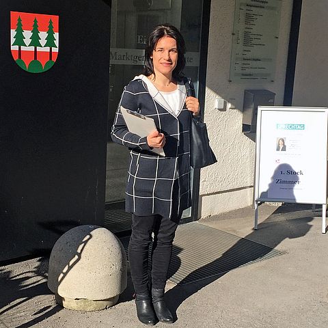 Landesvolksanwältin Maria Luise Berger und ihr Team kommen in die Tiroler Bezirke, um bei Fragen und Problemen mit Rat und Tat weiterzuhelfen.