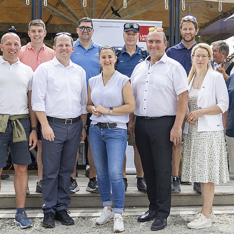 Musikalische Eröffnung des Familienfests des Landes mir Familienlandesrätin Astrid Mair (mi.) mit viel Bürgermeister-Prominenz und den Komperdell Bergbahnen im Erlebnispark Hög in Serfaus.