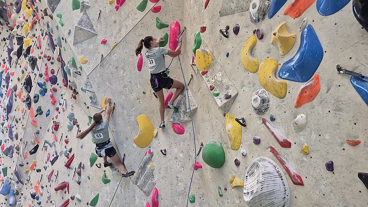: Luisa Haid mit der Startnummer 55 vom ÖAV Innsbruck und Hanna Pali (mit der Startnummer 33) vom ÖAV Wilder Kaiser zeigten ihr Können.