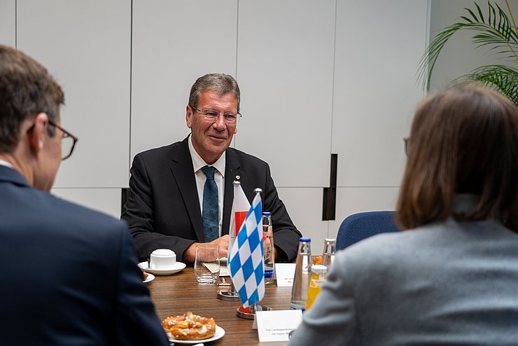 © Tiroler Landtag/Oswald Beim anschließenden Arbeitsgespräch standen u.a. Verkehr und Migration im Fokus.