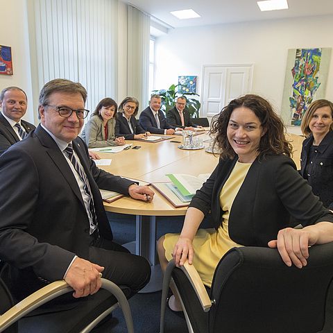 Bei der heutigen Regierungssitzung bewilligte die Tiroler Landesregierung die erste Ausschüttung des Gemeindeausgleichsfonds im Jahr 2019.