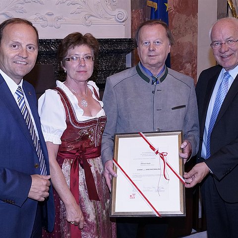 v.l. LH-Stv Josef Geisler, Frau Hartl, Alfred Hartl, LTP Herwig van Staa