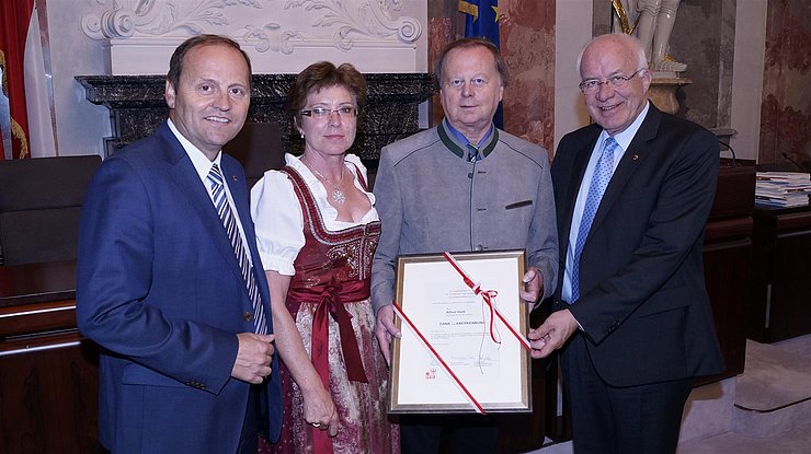 v.l. LH-Stv Josef Geisler, Frau Hartl, Alfred Hartl, LTP Herwig van Staa