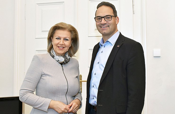 Wirtschaftslandesrätin Patrizia Zoller-Frischauf mit Wirtschaftskammer-Präsident Christoph Walser. HINWEIS: Es handelt sich hierbei um ein Archivbild, das vor der Coronakrise entstanden ist. 