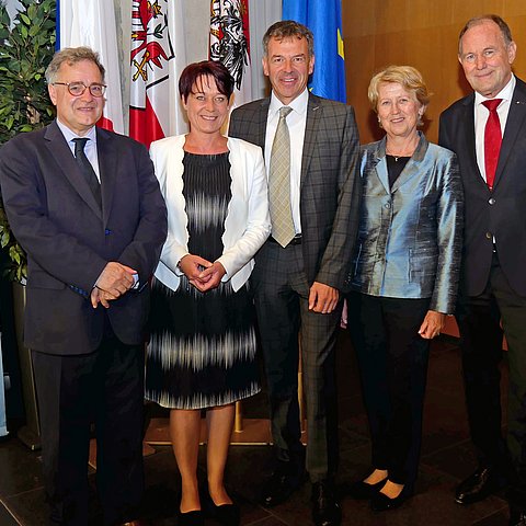 (v.li.) Botschafter François Saint-Paul, LTPin Sonja Ledl-Rossmann, Bgm Georg Willi, Margarete Pegger, Honorarkonsul Franz Pegger