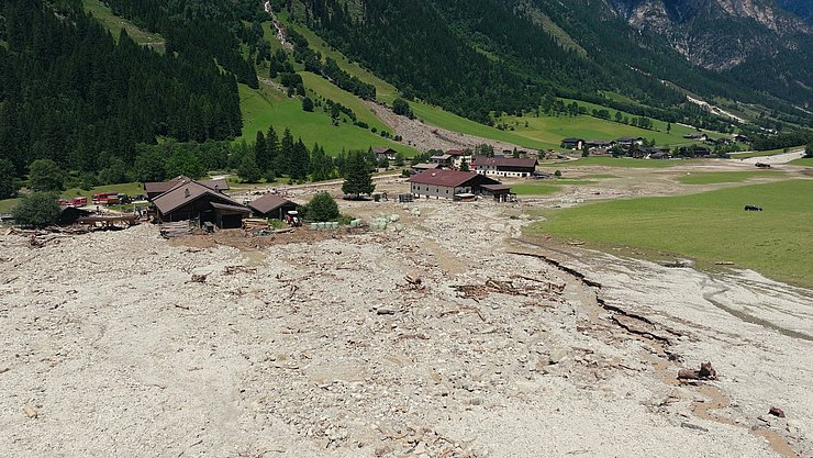 Drohnenaufnahme der Mure im Ort