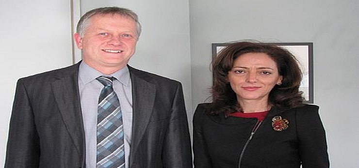 © Schreier Josef/Land Tirol Frau Botschafterin Mag.a Elena SHEKERLETOVA mit Herrn BH-Stv. Dr. Wolfgang NAIRZ