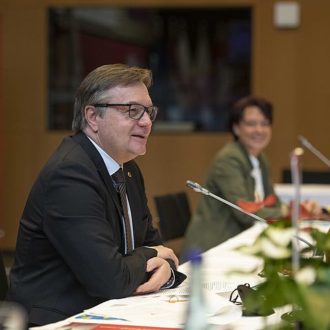 Euregio-Präsident LH Günther Platter begrüßte die TeilnehmerInnen der Sitzung. 