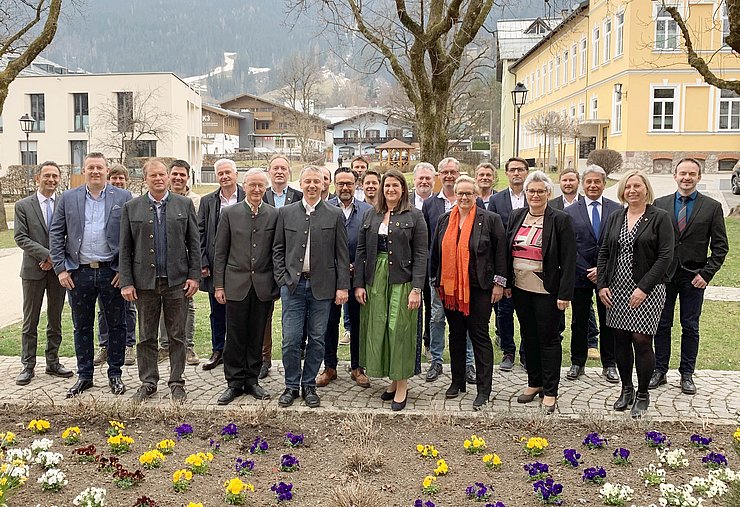 Bezirkshauptmann Michael Berger (links) mit den VizebürgermeisterInnen.