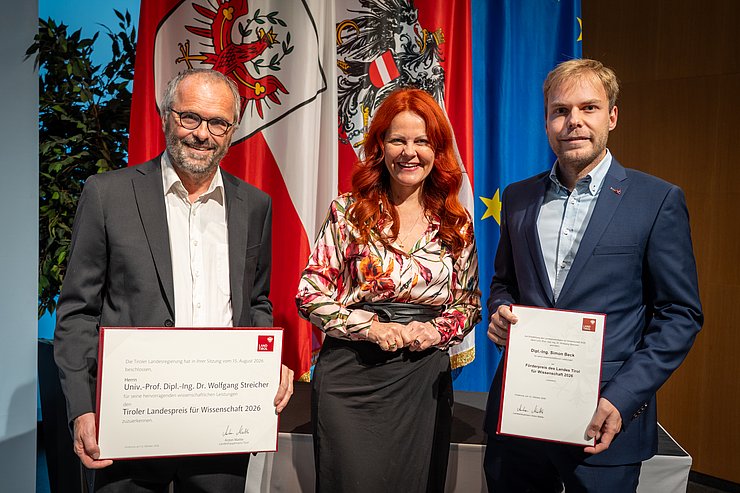 © Land Tirol/Neuner Hagele mit den beiden Preisträgern.