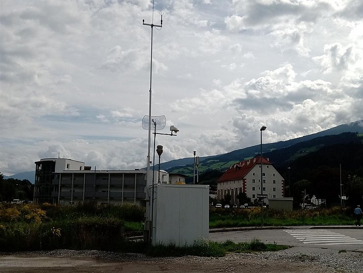 Messstelle Hall / Sportplatz Blickrichtung Osten