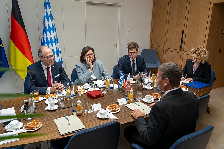 © Tiroler Landtag/Oswald Beide Seiten betonten die Bedeutung von regelmäßigen Treffen und offener Kommunikation.