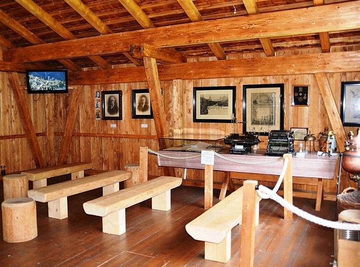 Blick in einen Ausstellungsraum des "Vitalpinum. Wohlfühl- und Erlebnisgarten".