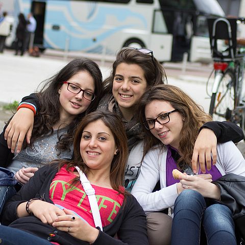 Beim Euregio Jugendfestival kommen Jugendliche aus Tirol, Südtirol und dem Trentino zusammen, um gemeinsam an Ideen für die Zukunft zu arbeiten.