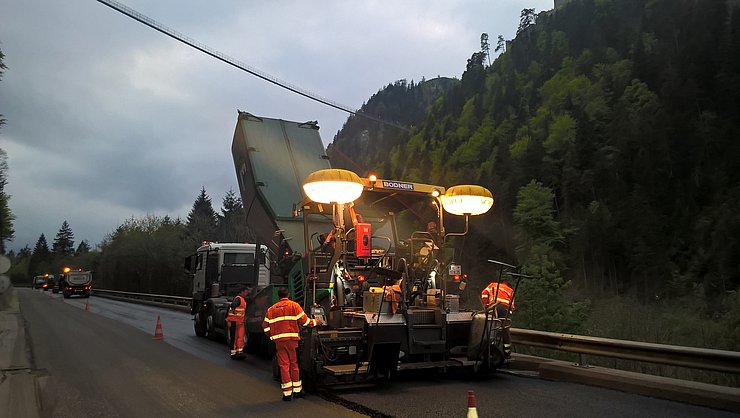 B 179 Ewigkeitskurve-Postwiese - Einbau Asphalttragschicht