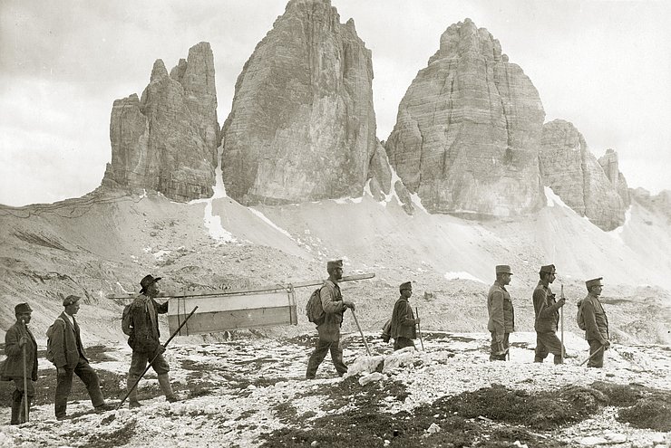 Fotoaufnahme vor Bergkulisse in Südtirol