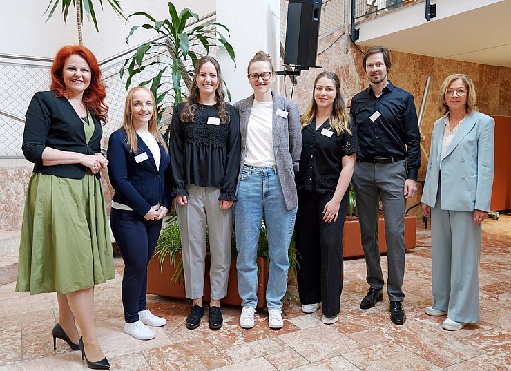 V. l.: LRin Hagele mit dem Organisationsteam des Gesundheitstages bestehend aus Tanja Raab, Anna-Lisa Haider, Anita Tadic, Christine Kugler und Andreas Gander und HLWest-Direktorin Martina Lasser. 