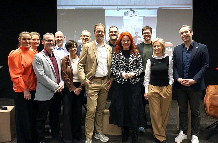 © PH Tirol/Roner V. l.: Doris Arztmann (BMB, MINTSCHULE Österreich), Verena Aichholzer (MINTality), Stefan Greuter (PH Tirol), Claudio Landerer (Bildungsdirektion für Tirol), Elisabeth Lukasser-Vogl (klasse!forschung), Klaus Albrecht (PH Tirol), PH-Tirol-Vizerektor Gregor Örley, Bernhard Weingartner (TU Wien), LRin Cornelia Hagele, Christian Bertsch (Institute of Science and Technology Austria), PH-Tirol-Rektorin Regine Mathies, Claus Oberhauser (PH Tirol).