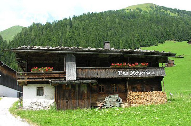 Außenansicht vom "Kulturerbe Mehlerhaus" in "Tux"
