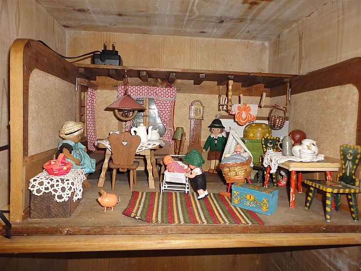 Bauernstube im "Abfall-Puppenmuseum"
