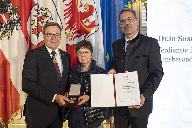 Ebenfalls eine Verdienstmedaille des Landes erhielt unter anderem Susanne Kilga-Nogler aus Aldrans für ihre Verdienste im Gesundheitsbereich, insbesondere um die Blutbank. 