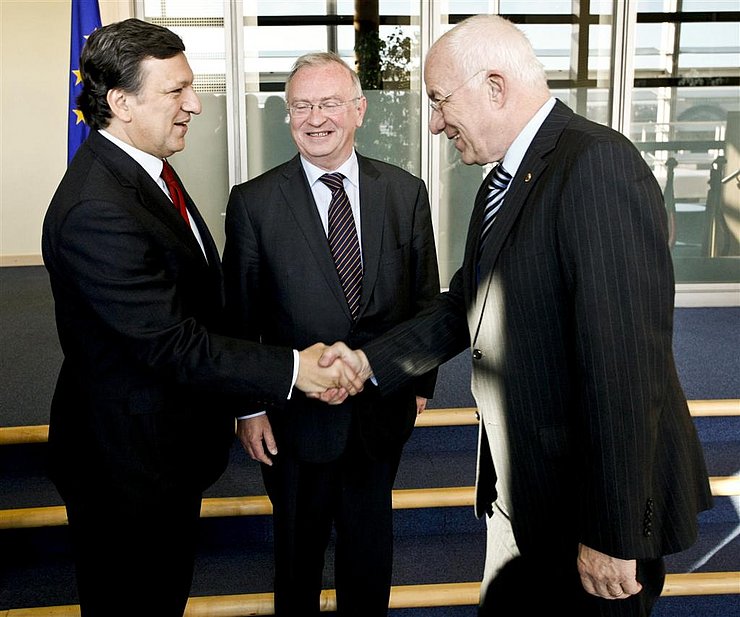 v.l. Kommissionspräsident Barroso, ehem. Präsident des AdR van den Brande, LTP van Staa