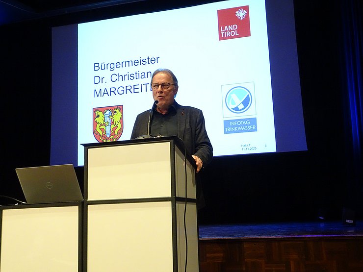 © Land Tirol/Marx Bgm. Dr. Christian Margreiter am Rednerpult