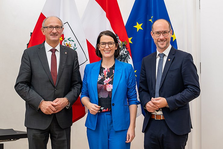 LH Mattle und LR Gerber gratulieren Barbara Thaler zur Wahl zur Wirtschaftskammerpräsidentin. (Archivbild)
