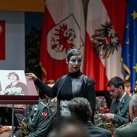 „Tirol erinnert“: Musik, Gedichte und Zeitzeuginnengespräch