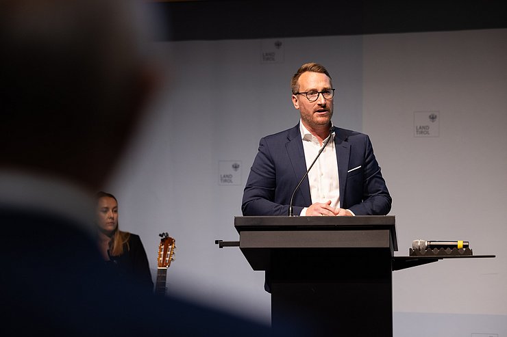 © Land Tirol/Webhofer LHStv Wohlgemuth redet