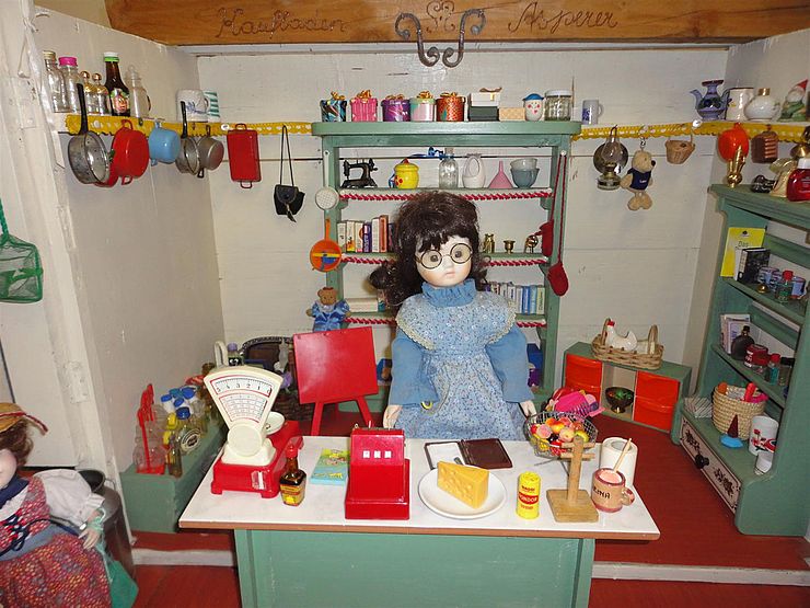 Kraemerladen im "Abfall-Puppenmuseum"
