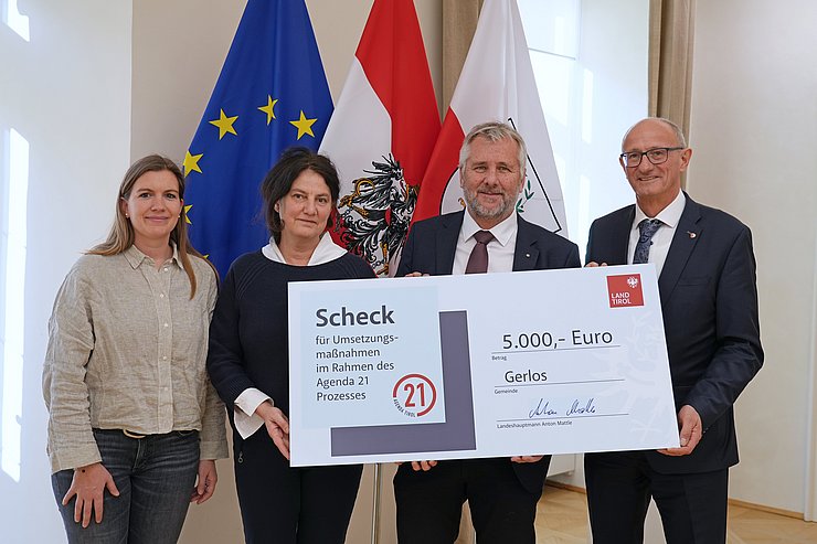 © Land Tirol/Reiter Gruppenfoto der Zertifikatsübergabe an die Gemeinde Gerlos
