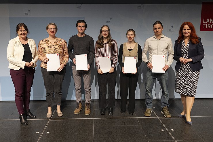 © Land Tirol/Sedlak Gruppenfoto mit Nachwuchsforschern der UMIT TIROL.