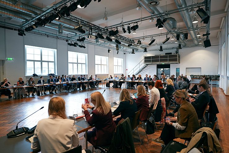 Übersichtsfoto der Konferenz.