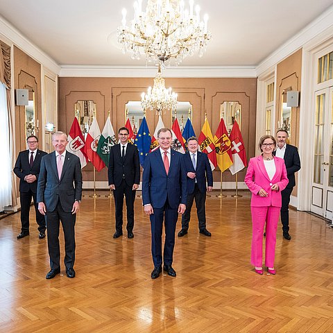 Bei der heutigen Landeshauptleute-Konferenz - 1. Reihe v.li.: Hermann Schützenhöfer (Steiermark), Wilfried Haslauer (Salzburg), Thomas Stelzer (Oberösterreich), Johanna Mikl-Leitner (Niederösterreich), Peter Kaiser (Kärnten); 2. Reihe v.li.: Günther Platter (Tirol), Markus Wallner (Vorarlberg), Michael Ludwig (Wien) und Hans Peter Doskozil (Burgenland). 